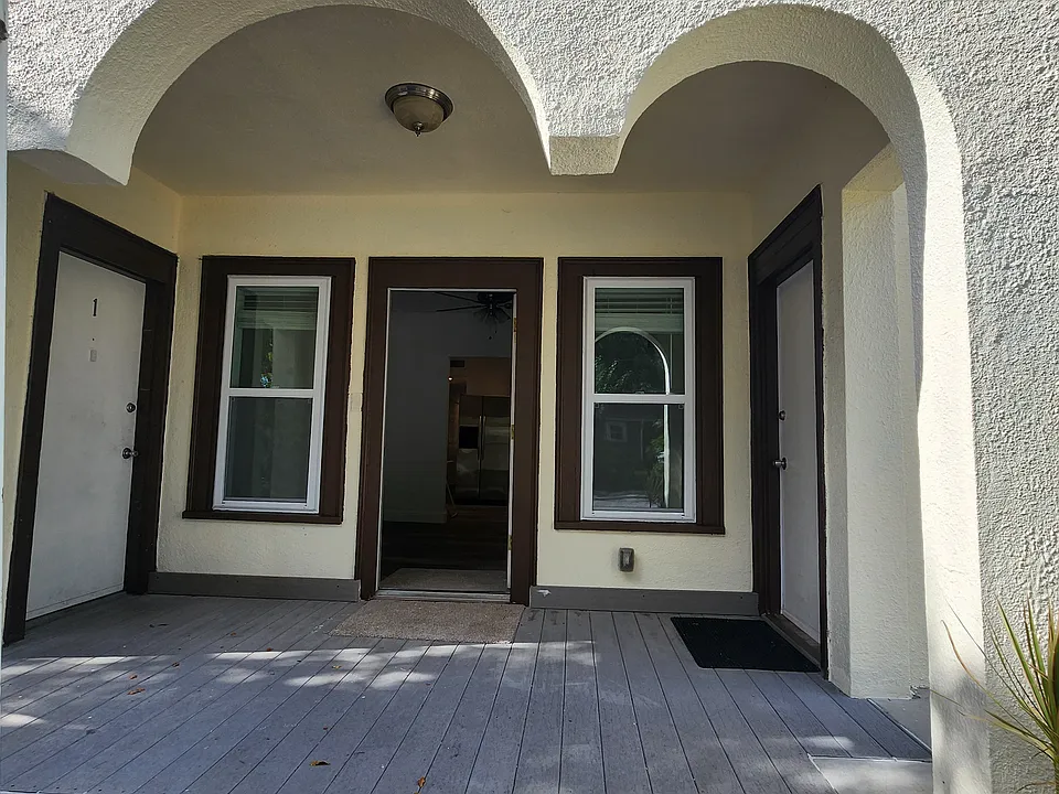 217 W Elm St #2