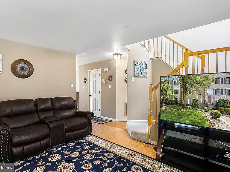 1127 Lindsay Ln — Photo 11