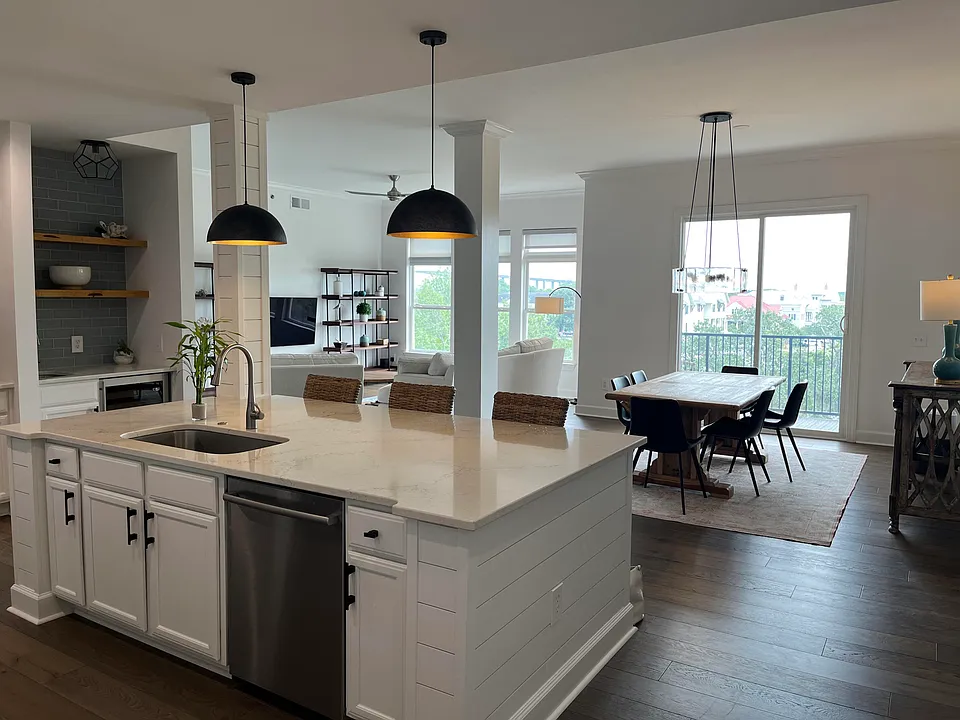 145 Pier View St #405