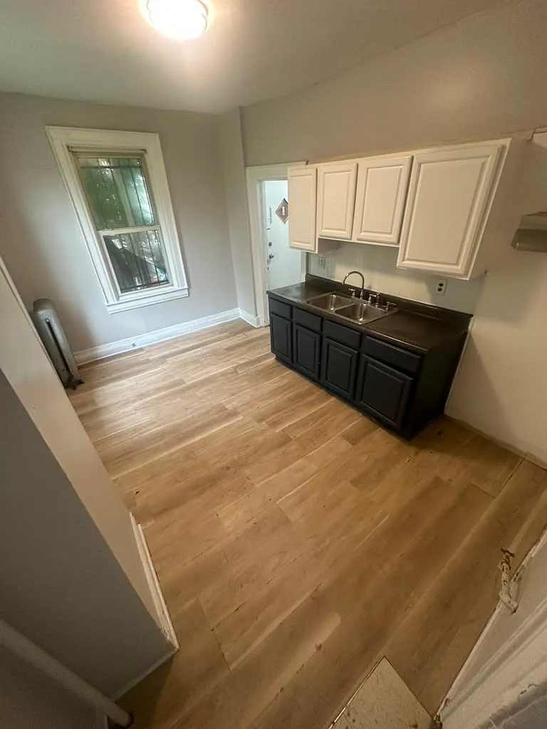 8 bed, $3,250 — Photo 2