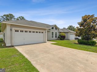 102 Magnolia Ct, Kingsland, GA 31548