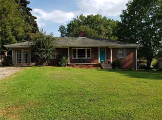 109 Julian Dr, Seneca, SC 29678