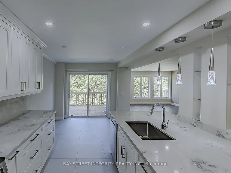 110 Holly Dr — Photo 5