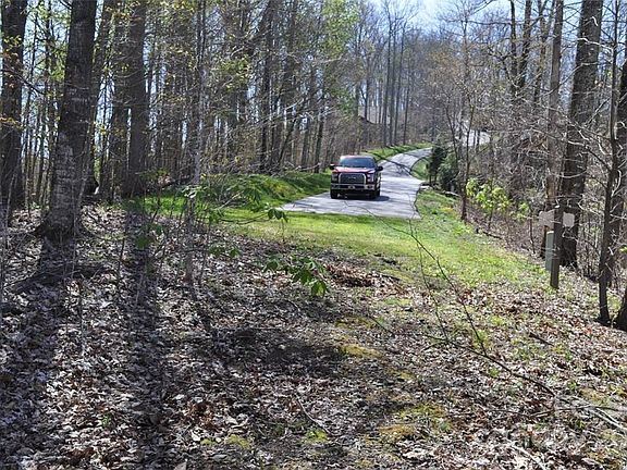 4th image of 139 Rocky Knob Ct