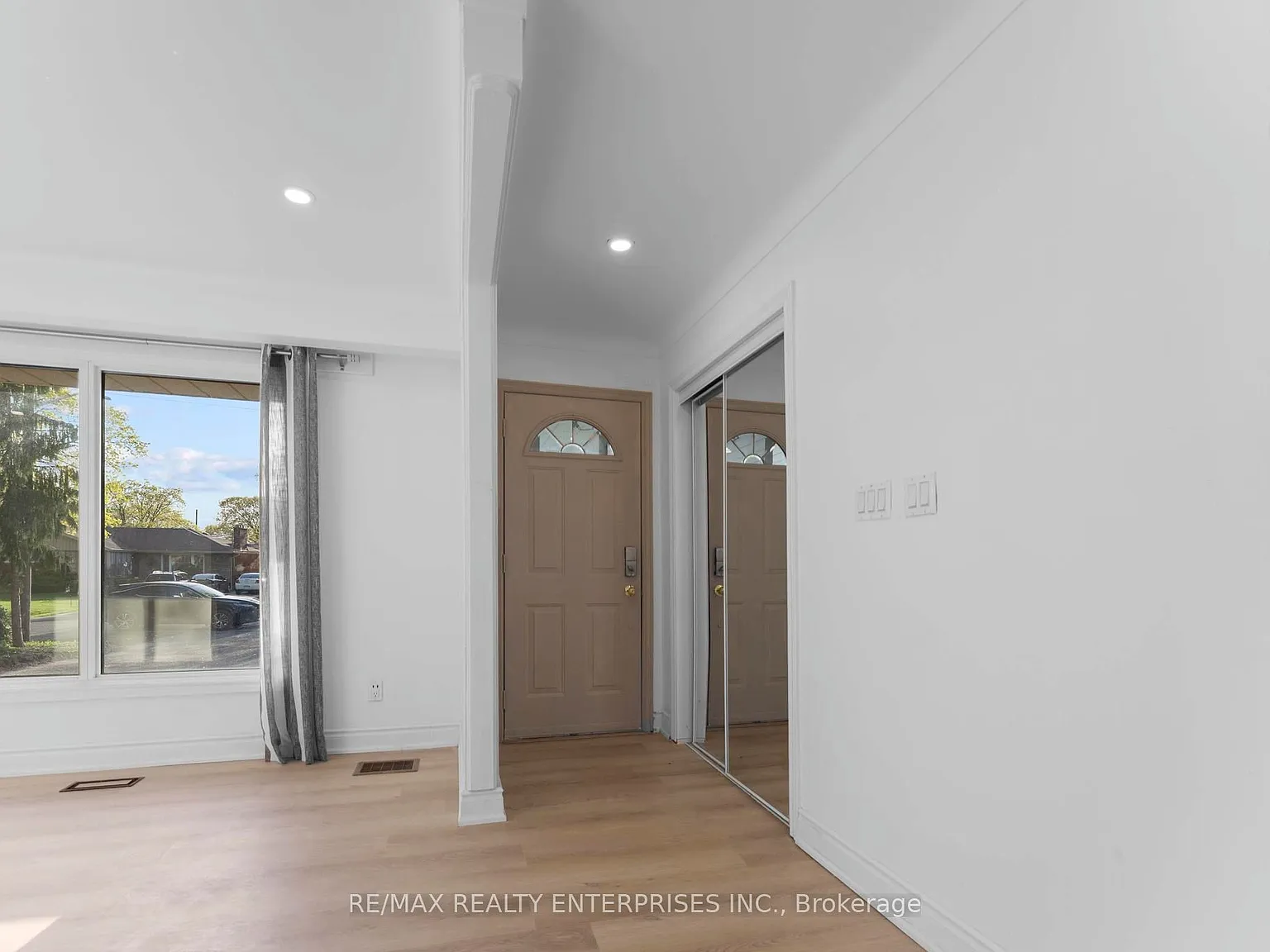 3 bed, $2,400 — Photo 2