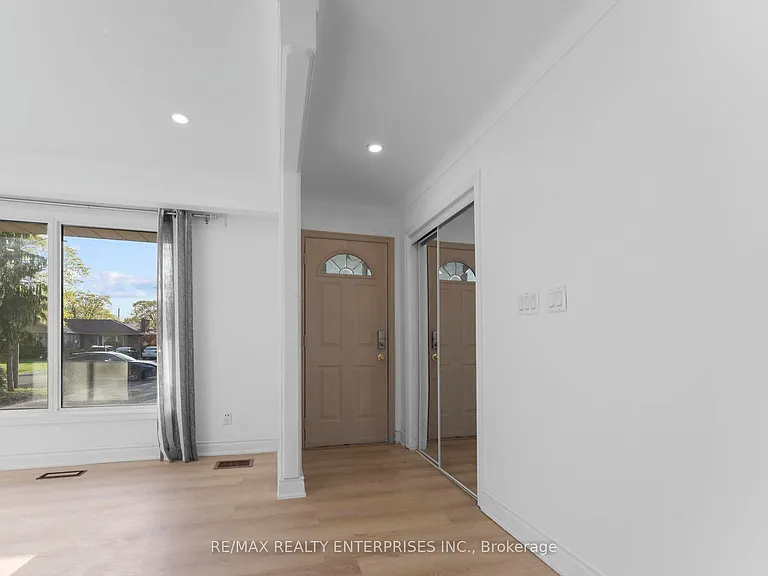 60 Wakelin Ter — Photo 2