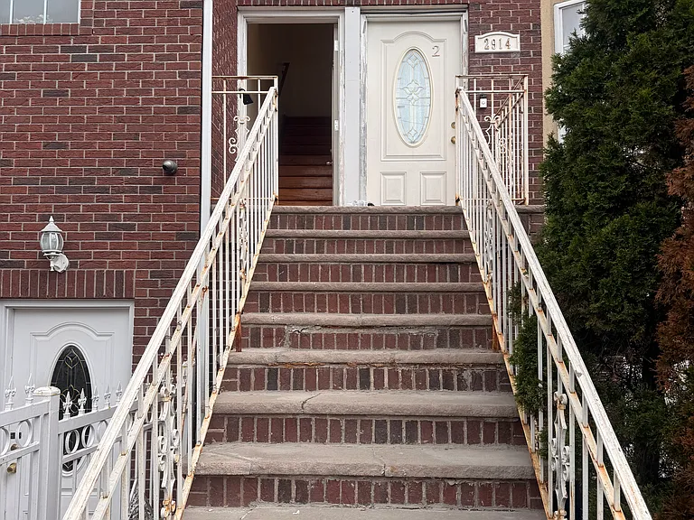 2914 Hering Ave #1 — Photo 1