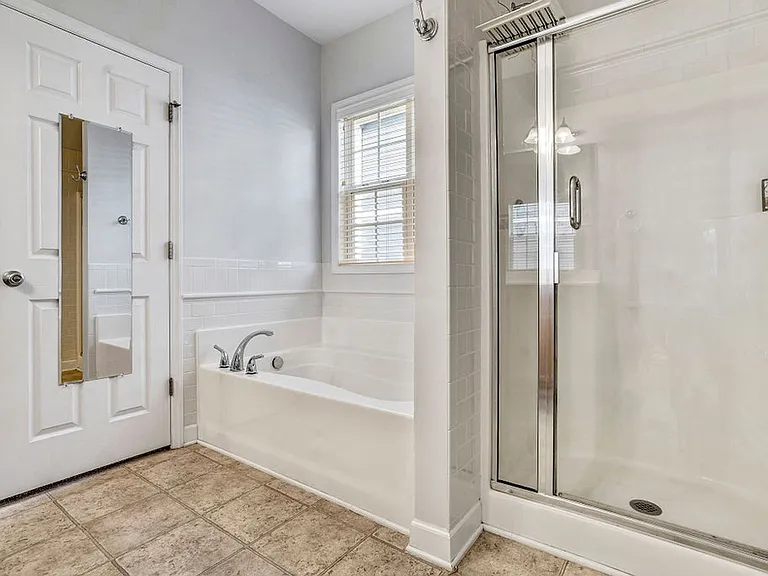 606 Center St — Photo 24