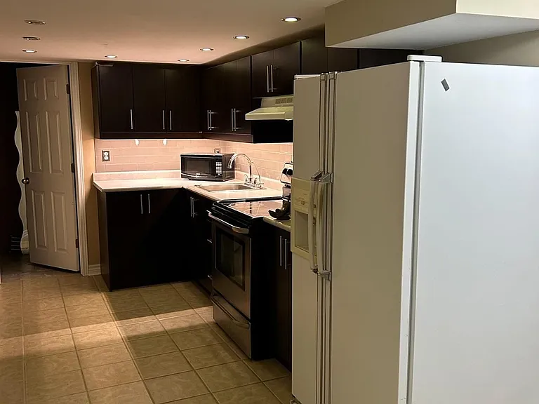 362 Gilpin Dr #BASEMENT — Photo 2