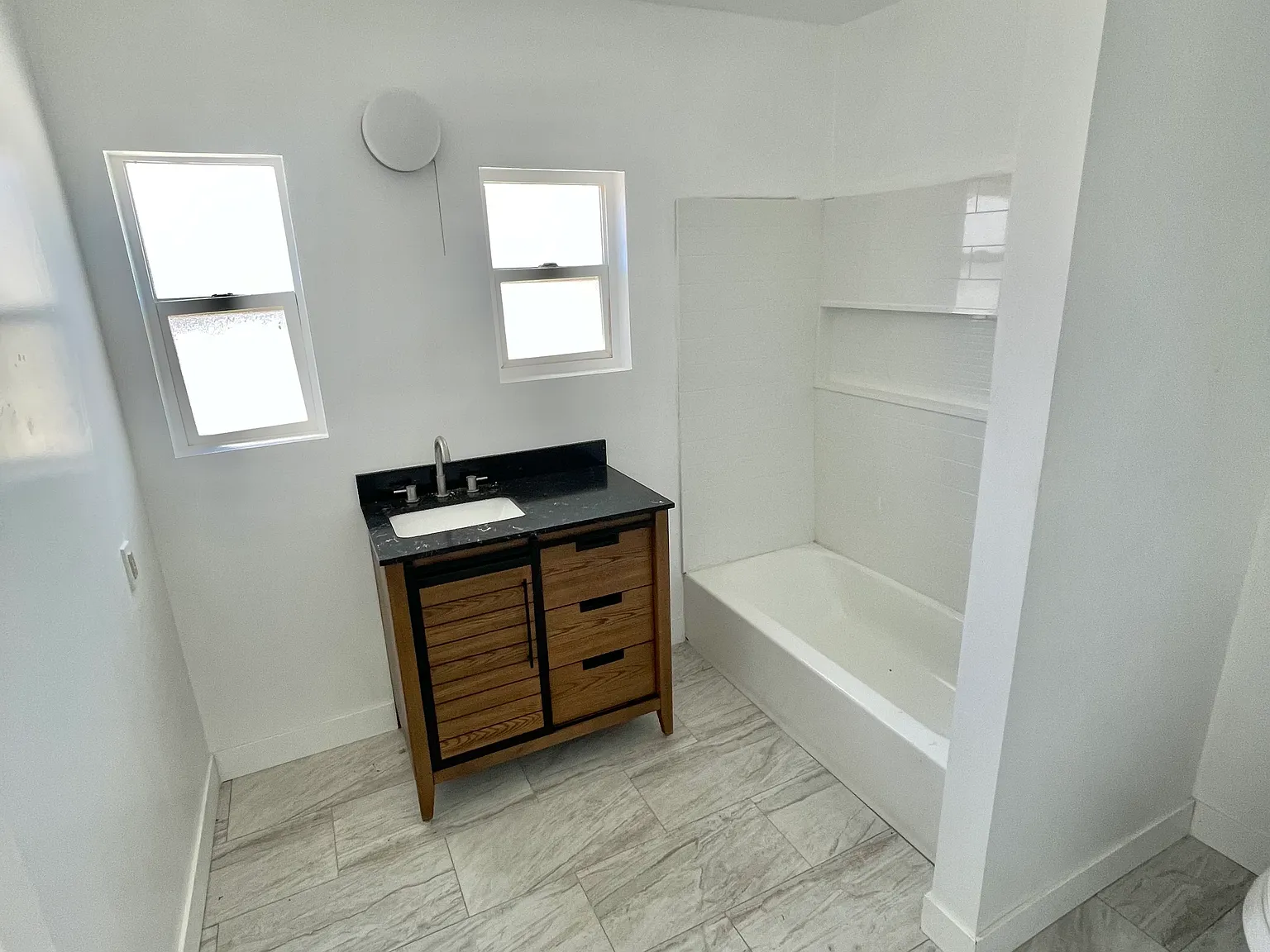 3 bed, 1000 sqft, $2,900 — Photo 4
