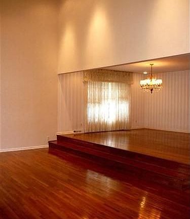 5th image of 2417 Beachwood Blvd