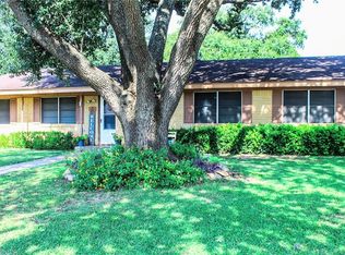 904 Calvert St, Hearne, TX 77859