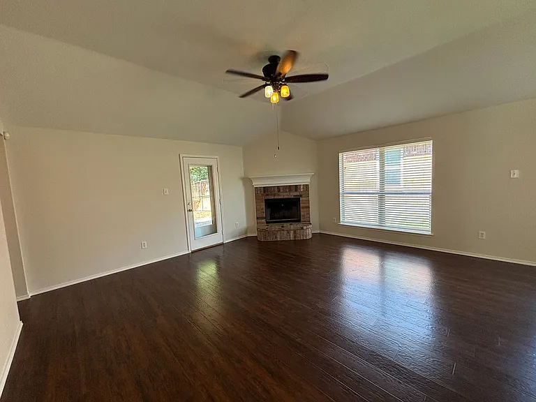 2748 Wakecrest Dr — Photo 8