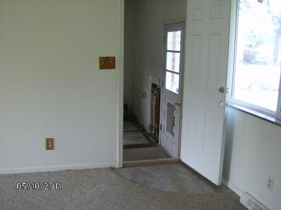 4th image of 4414 S Foltz St