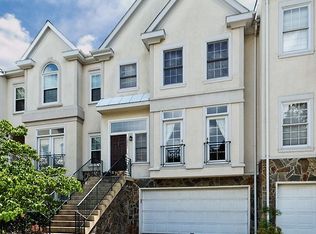 12841 Dogwood Hills Ln, Fairfax, VA 22033