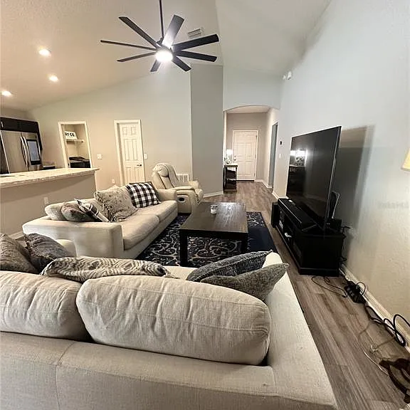 6911 Gideon Cir — Photo 5