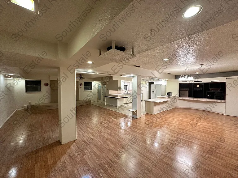 141 Texas Dr — Photo 3