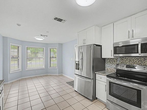 5th image of 1104 Bremen Ave