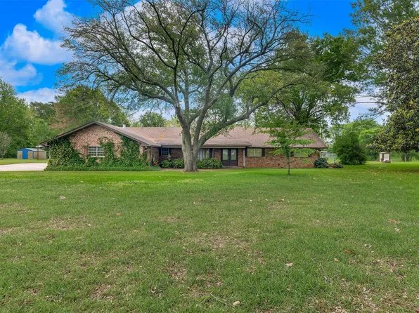 2564 Swan Lake Rd, Bossier City, LA 71111
