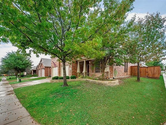 3rd image of 519 Maplewood Dr