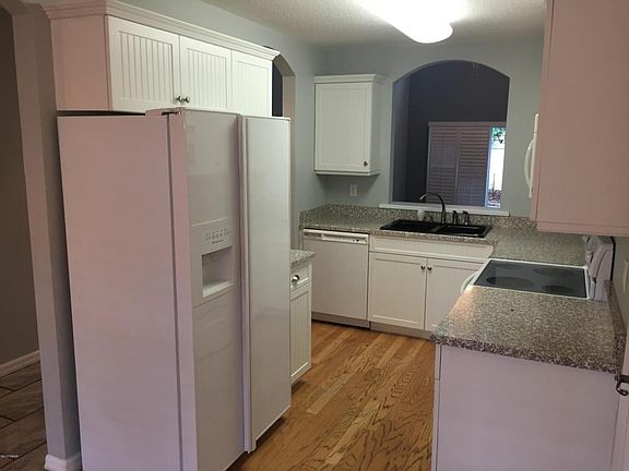 3rd image of 72 Vining Ct