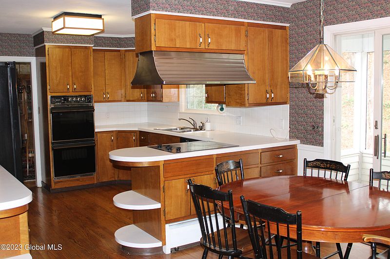 3rd image of 12 Macaffer Drive