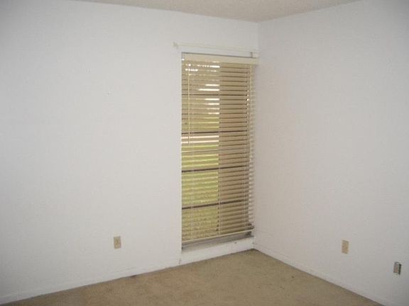 4th image of 1485 SE Vesthaven Cir