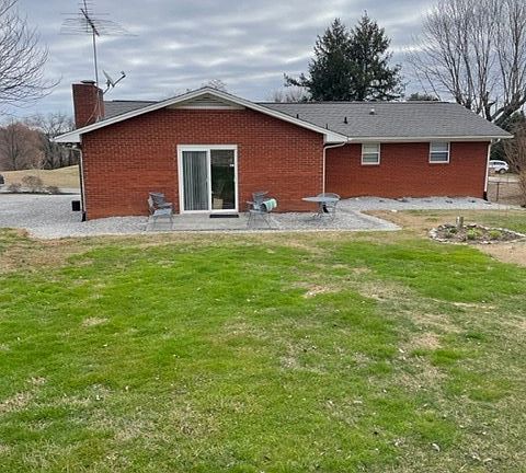5th image of 327 W Brady Dr