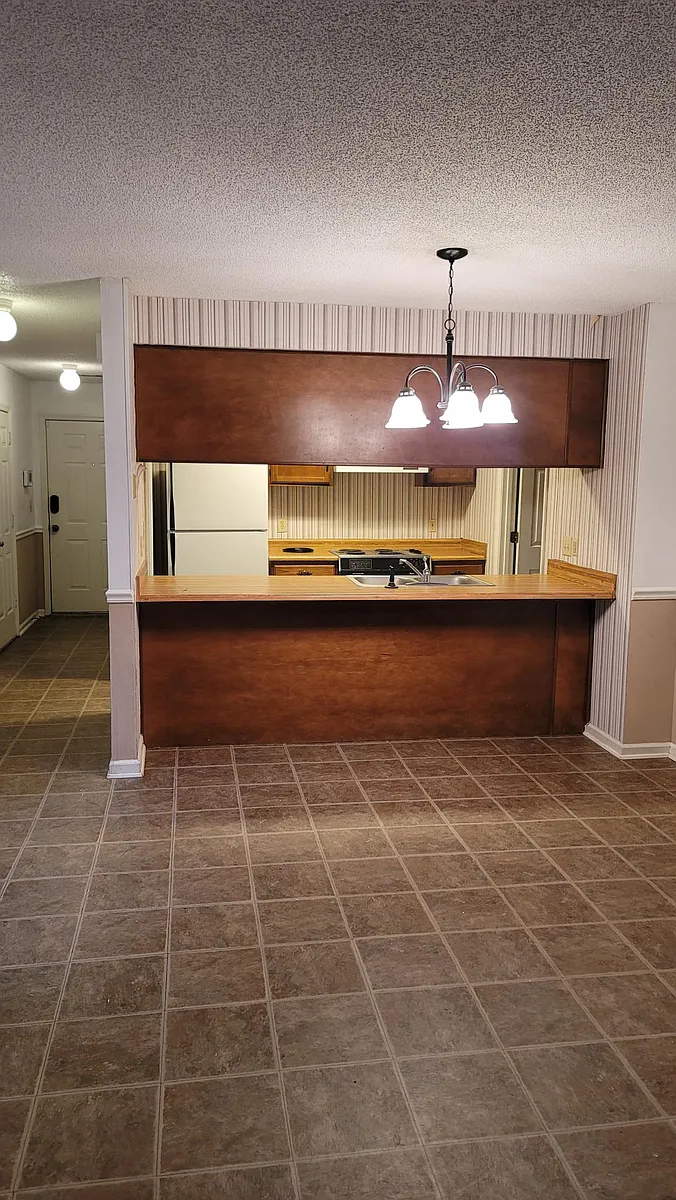 Building Photo - 1242 Temple Cir