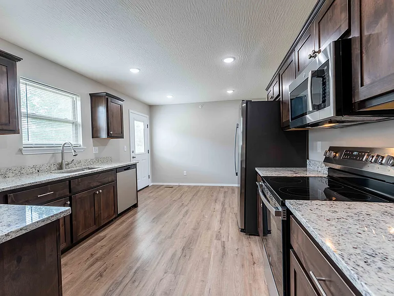 Oakwood Heights Townhomes — Photo 28