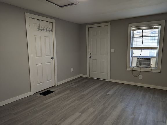 2nd image of 1216 1/2 Crosby St