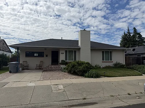 579 W C St Photo 1
