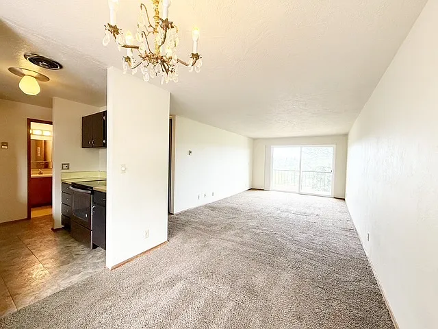 100 N Lafayette Ave — Photo 10