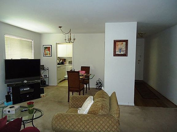 2nd image of 10607 Kenilworth Ave APT 204