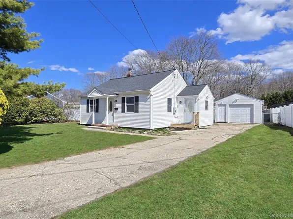 393 McConnell Avenue, Bayport, NY 11705