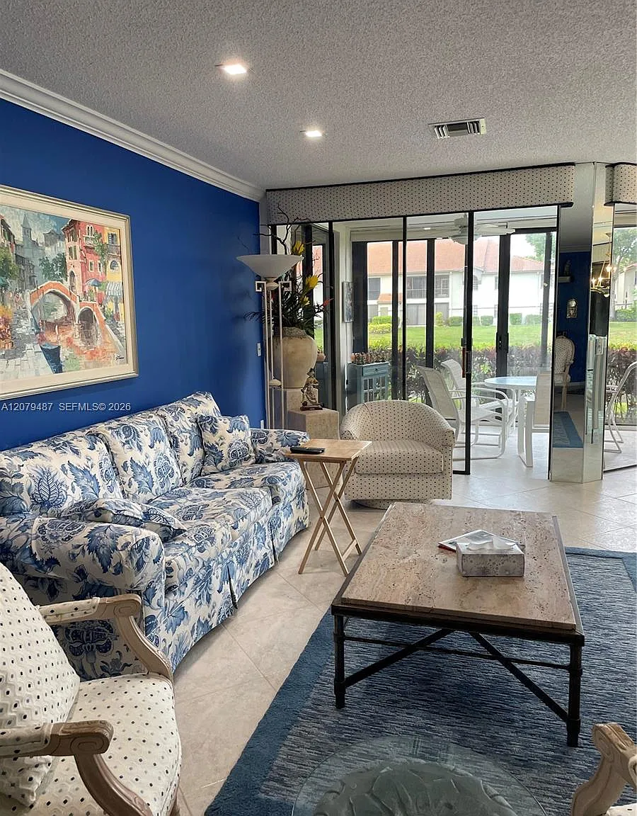 Bellavista Village Condo — Photo 4