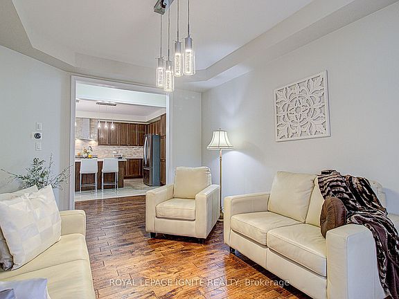 4th image of 19 Hackett St