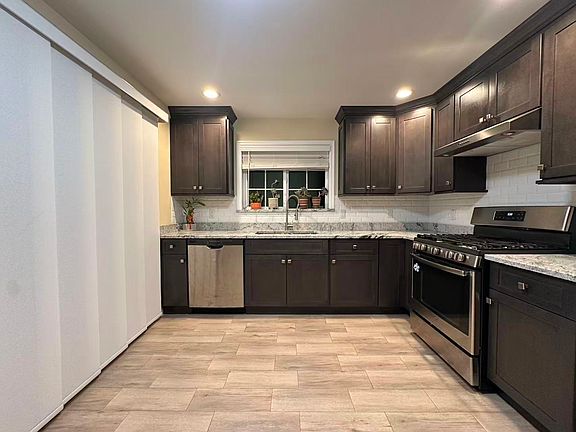 3rd image of 38 Bamberger Ln