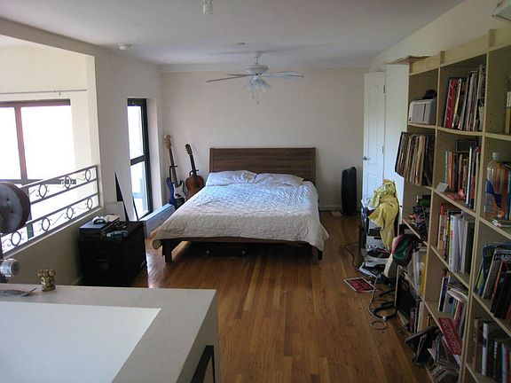 3rd image of 174 Scholes St APT 4A