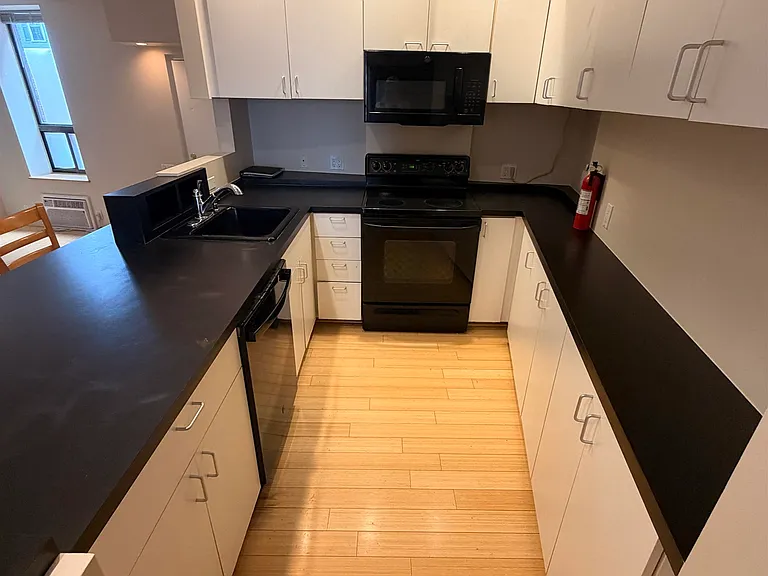 401 State St #P101 — Photo 9