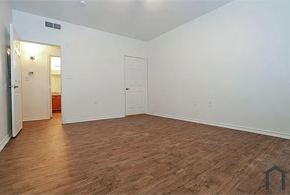 1811 South Blvd — Photo 5