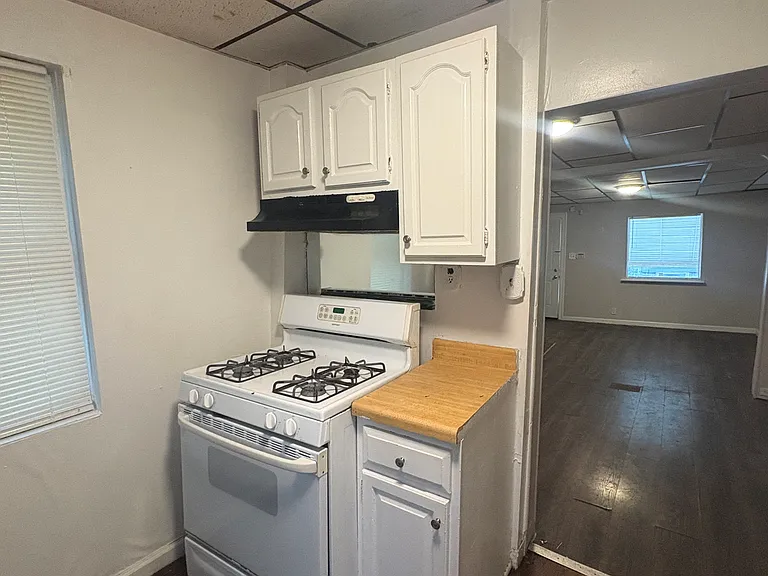 222 N Avondale St — Photo 3