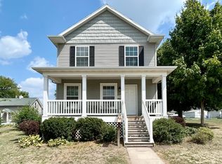 1008 8th St SE, Cedar Rapids, IA 52401