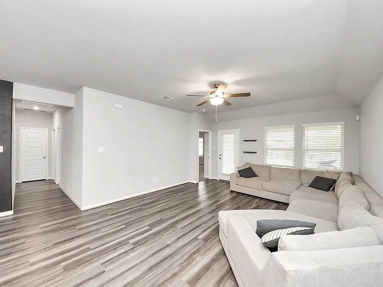 518 Ellwood Terrace Ln — Photo 15