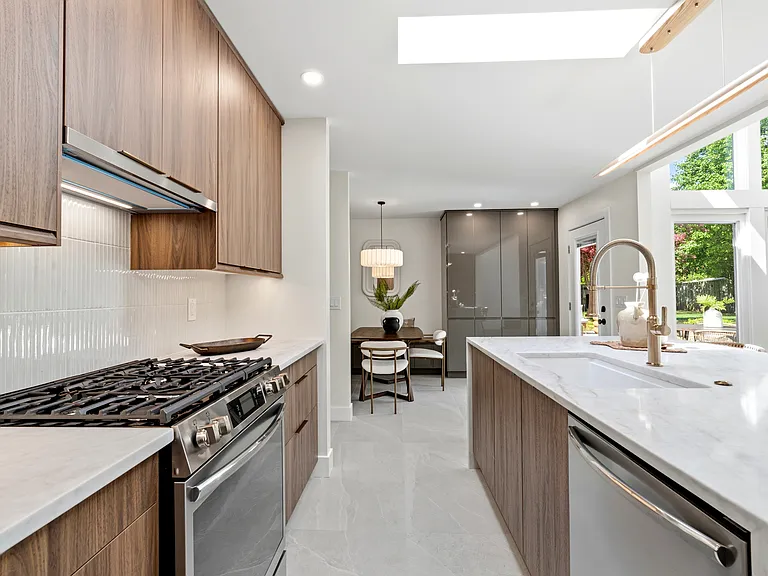 2276 Johnston Rd — Photo 40