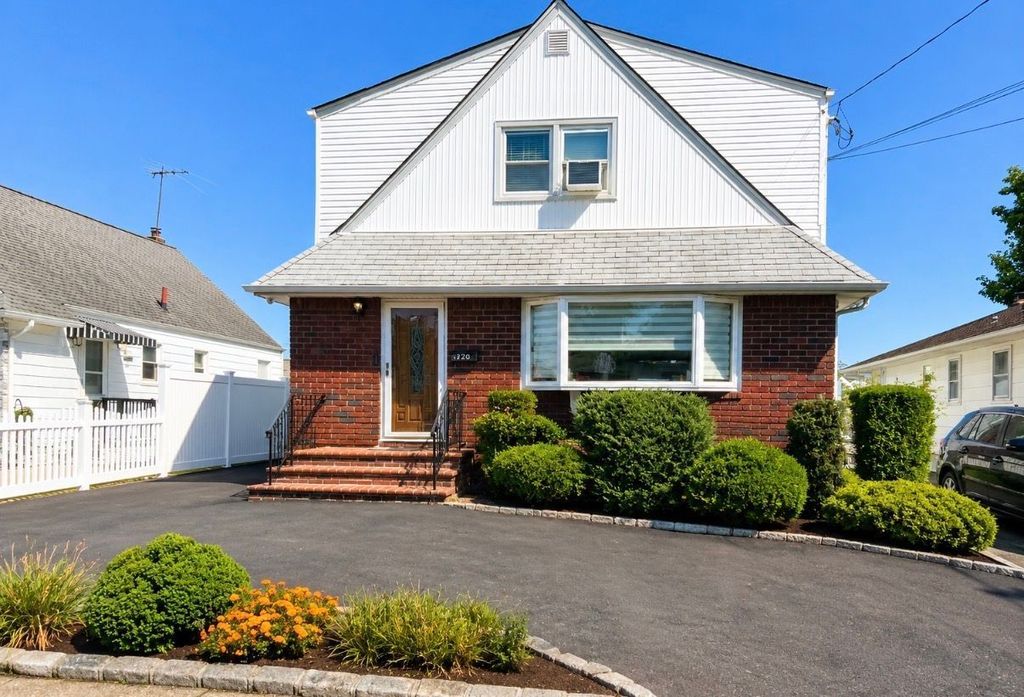 1438 James St - Property Image