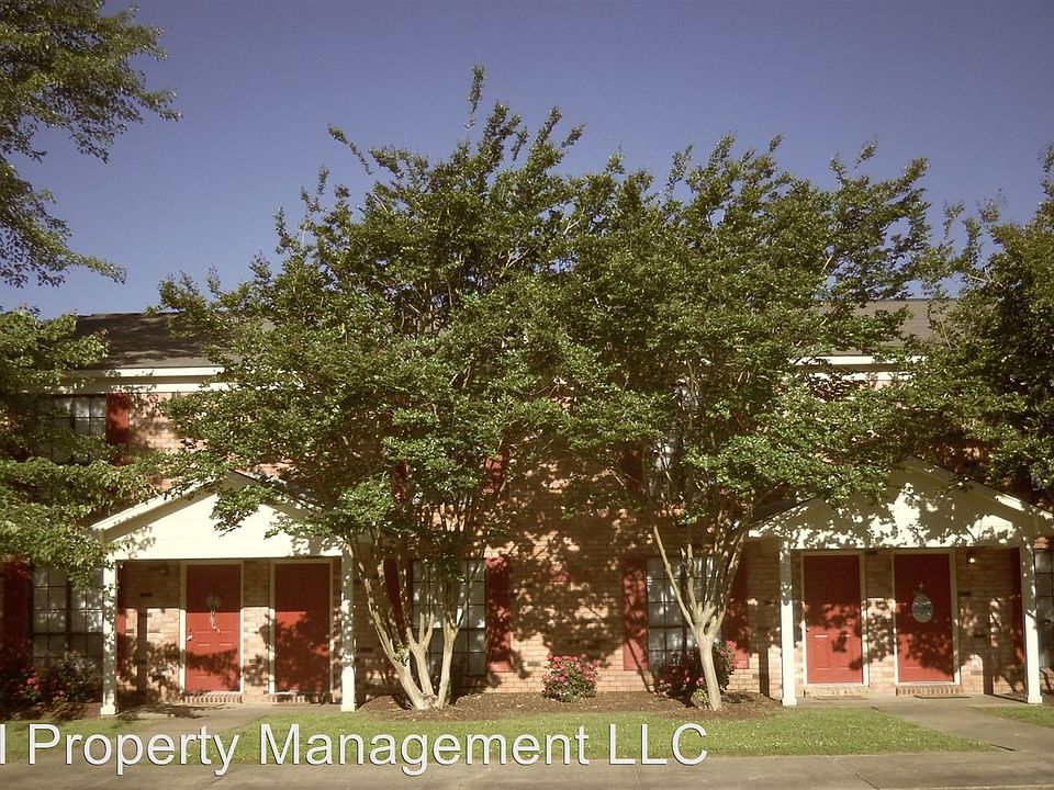 1st image of 111 Helen Cir #B