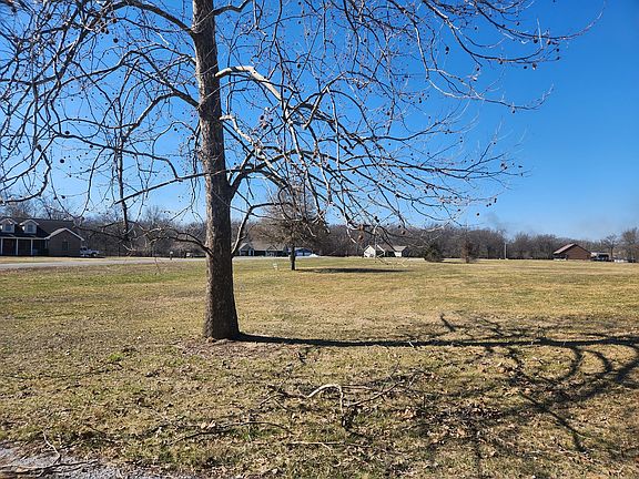 2nd image of 821 Bluebell Lake Rd