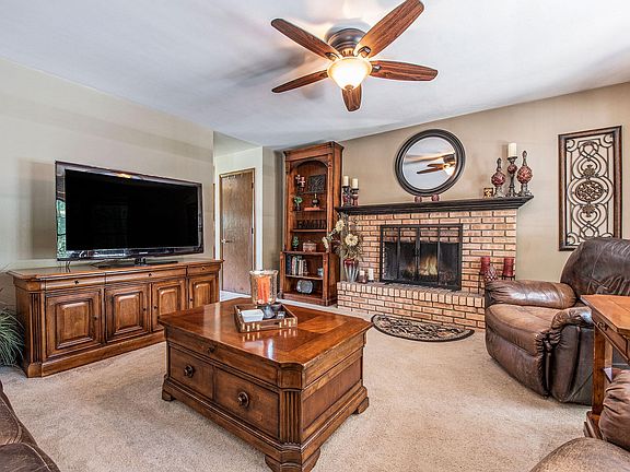 2nd image of 120 Sunnyside Dr