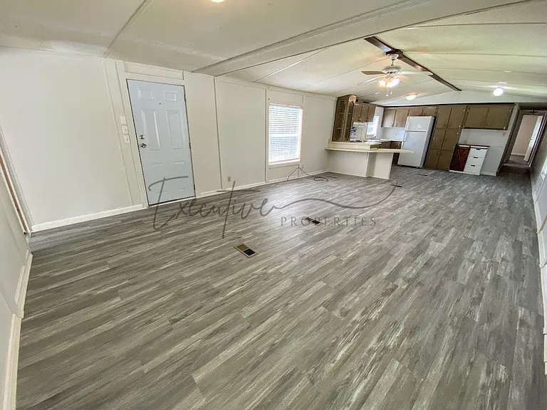 307 N Kinney Ave — Photo 3